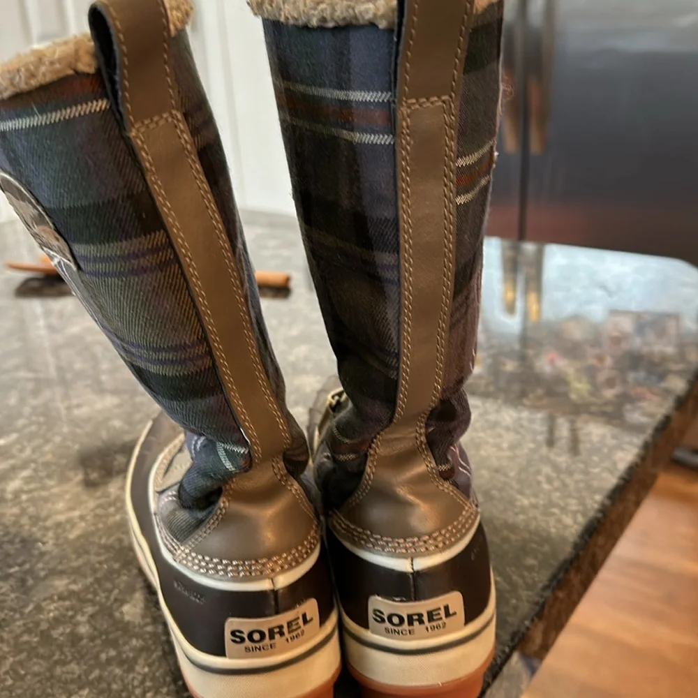 Sorel plaid waterproof lace up boots